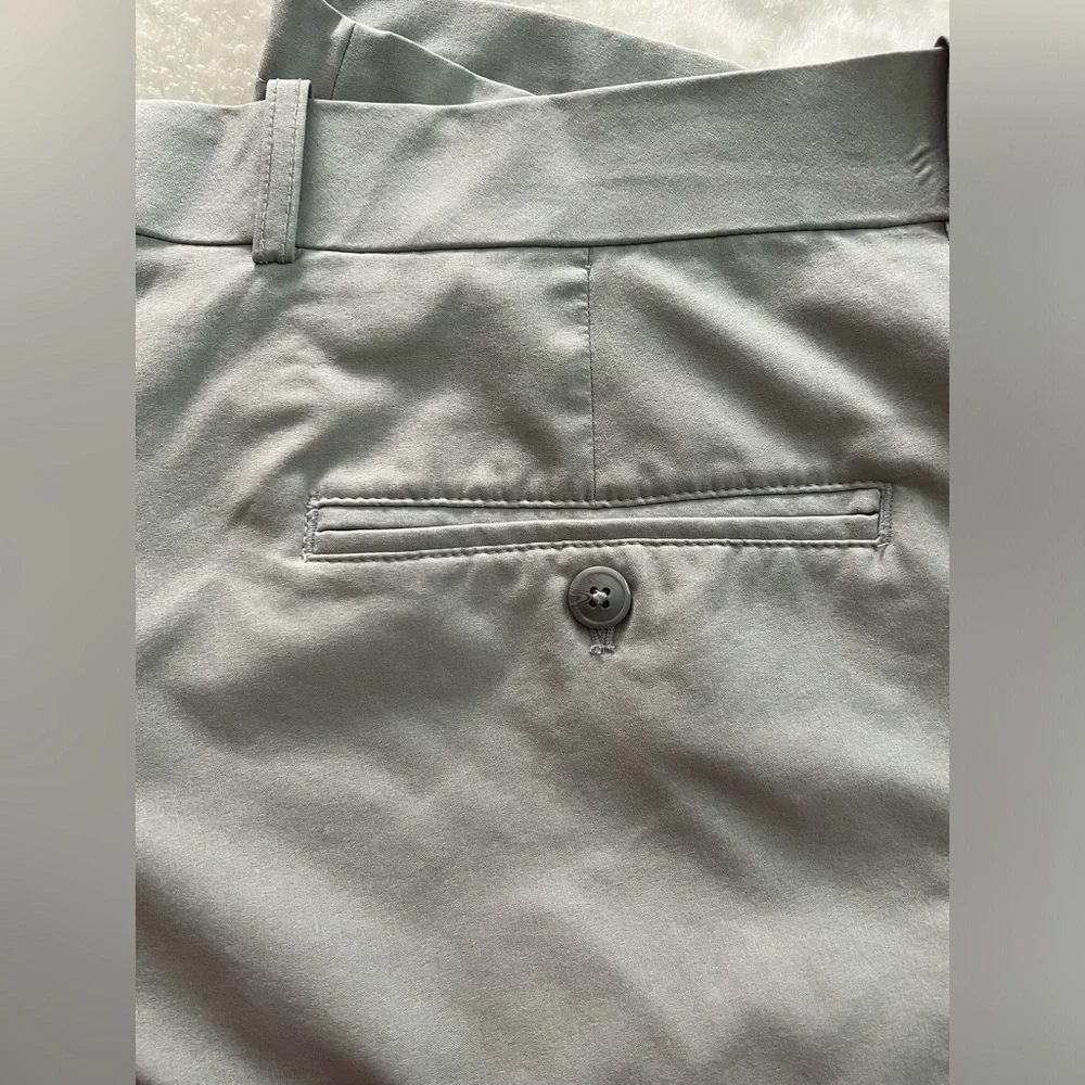 Walter Hagen Light Gray Shorts, Size 36